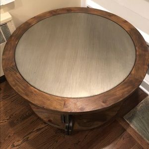 Round coffee and 1 end table